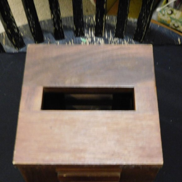 Wooden Tissue box - Picture 2 of 8